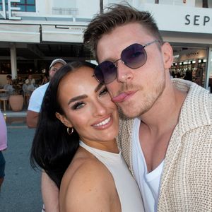 Fans feiern Paulina Ljubas und Tommy bei "Germany Shore"
