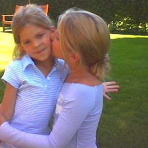 So süß gratuliert Vici Swarovski ihrer Schwester im Netz