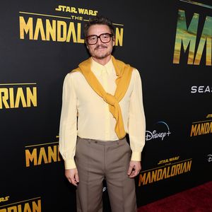 Top oder Flop? Pedro Pascal mit Strickpulli auf Premiere
