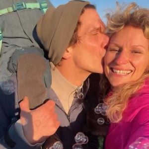 Nach Abstand: Janni & Peer Kusmagk zeigen sich innig vereint