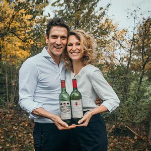 Mit Wein-Flaschen: Janni äußert sich nach Peers Alk-Beichte