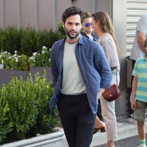 "You"-Star Penn Badgley verrät Start der zweiten Staffel