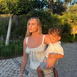 Perrie Edwards' Sohn Axel korrigiert ihren eigenen Songtext