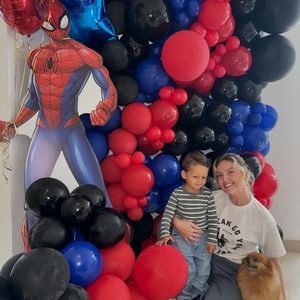 Perrie Edwards im Spagat zwischen Karriere, Kind und Liebe
