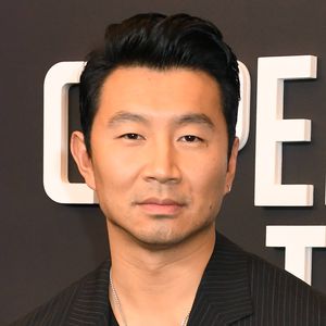 Simu Liu erobert den Broadway: "Oh, Mary!" als Traumdebüt