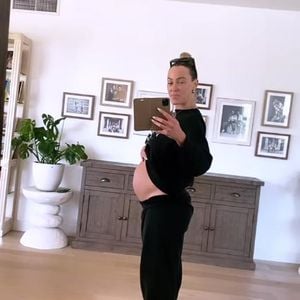 27. Woche: Tanz-Profi Peta Murgatroyd präsentiert Babybauch