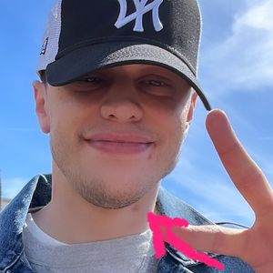 Auf Fan-Foto: Ist dieser Knutschfleck etwa von Kim K., Pete?