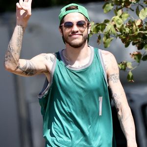 Nach Trennung von Kim: Pete Davidson gut gelaunt unterwegs!