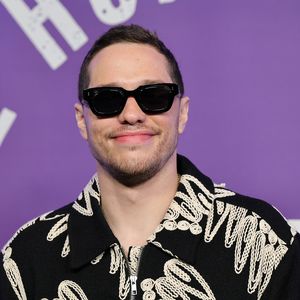 Pete Davidson knutscht im Urlaub mit seiner neuen Freundin
