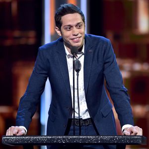 Keine neue Freundin: Pete Davidson genießt sein Single-Leben