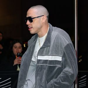 Top oder Flop? Pete Davidson hat sich seinen Kopf rasiert