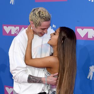 Ist sie so krank? Ariana Grande sagt kurzfristig Konzert ab!