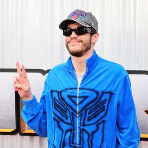 Pete Davidson verhält sich in Beziehungen "sehr feminin"