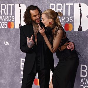 Olivia Attwood teasert Beziehung mit Pete Wicks per Handy an