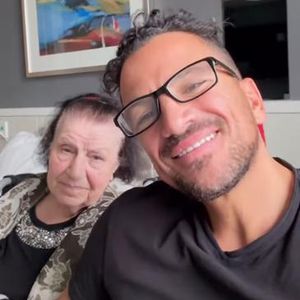 Peter Andre teilt schweren Abschied von kranker Mutter