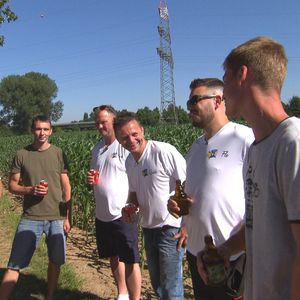 Mit Harald: Sarafinas Peter feiert ausgelassen Bachelorparty