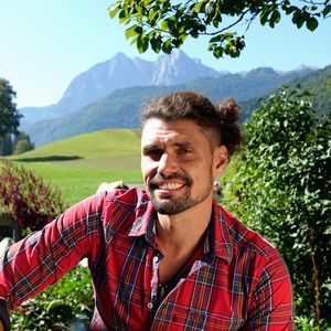 Es knistert: "Bauer sucht Frau International"-Peter knutscht