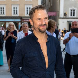 Schauspieler Philipp Hochmair bevorzugt verheiratete Frauen