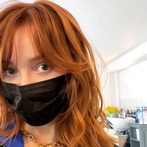 Bye-bye, Blond! Phoebe Dynevor hat jetzt eine rote Mähne