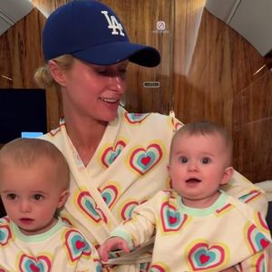 Im Privatjet: Paris Hilton reist mit den Kids im Partnerlook