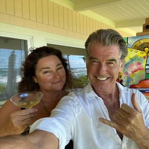 So süß gratuliert Pierce Brosnan seiner Frau zum Geburtstag