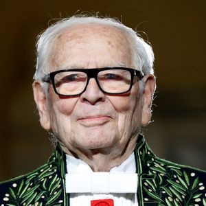 Mit Schwert: Designer Pierre Cardin (†98) wurde beigesetzt