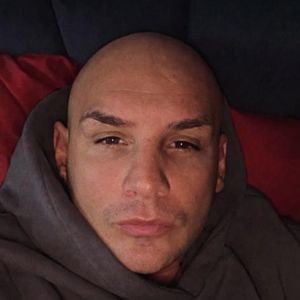 KI-Bild? Pietro Lombardi zeigt seine Glatze unterm Basecap