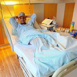 Knie-OP: Pietro Lombardi meldet sich aus dem Krankenhaus