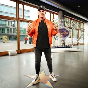 Emotionen pur: Pietro verteilt erste goldene CD bei DSDS!