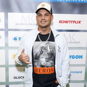 Spicy: Pietro Lombardi isst schärfsten Chili-Chip der Welt!