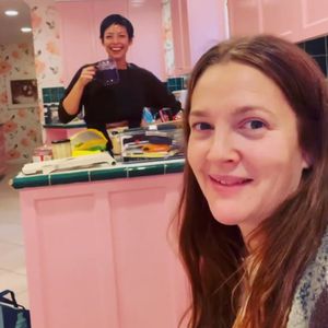 Top oder Flop? Drew Barrymore flasht mit rosafarbener Küche