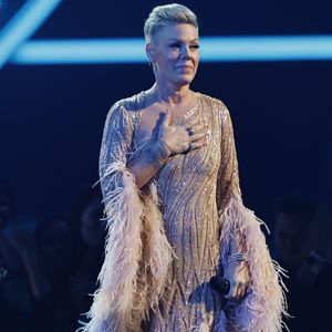 "Fühlte mich taub": Pink verarbeitet den Tod ihres Vaters