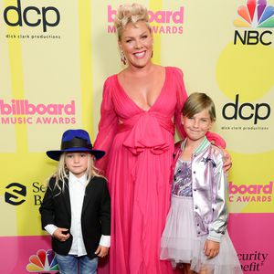 In der Luft: Pink mit Tochter Willow bei Billboard Awards
