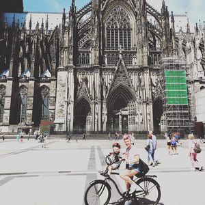 Ohne Bodyguards: Pink radelt mit Söhnchen durch Köln!
