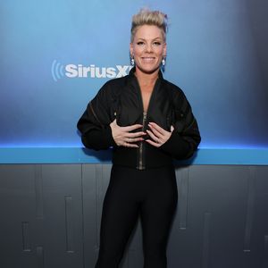 Pink sprachlos: Ein Fan schenkt ihr bei Konzert Mamas Asche