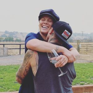 Pink über Ehe mit Carey: "Entweder streiten oder lachen wir"