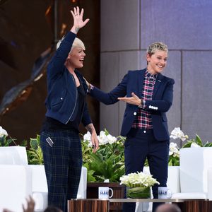 Pink will während der Geburt gefüttert werden