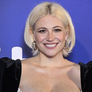 Multitasking: Pixie Lott mit Baby bei Fashion Week in London