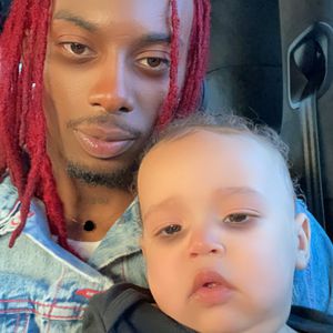 Nach Vaterschaftsstress: Playboi Carti mit Sohn unterwegs