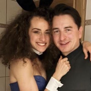 Andreas Gabalier geht auf Tuchfühlung mit diesem Playmate