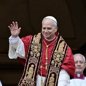 "Urbi et Orbi": Papst Leo XIV. teilt ersten Weihnachtssegen