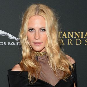 Schwangere Poppy Delevingne zeigt ihren Babybauch bei Brunch