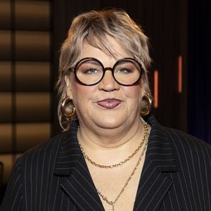 Mit Vokuhila und Nadelstreifen: Ilka Bessin überrascht Fans