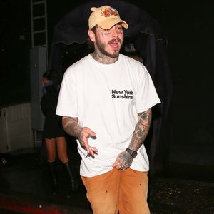 Erwischt! Hier greift sich Rapper Post Malone in den Schritt