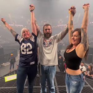 Auf Bühne: Post Malone führt Trauung für zwei Fans durch