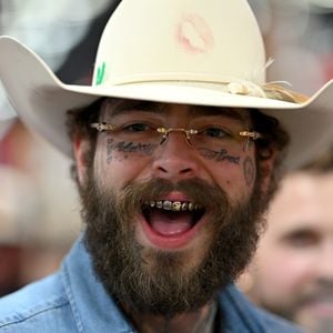 Post Malone triumphiert: Erster CMA Award in Nashville