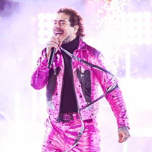Nach schwerem Sturz: Post Malone tanzt wieder auf der Bühne!