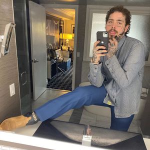 Rapper Post Malone hat ein neues XXL-Tattoo im Gesicht!