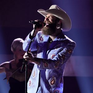 Post Malone gibt seltenen Einblick in sein Leben als Vater