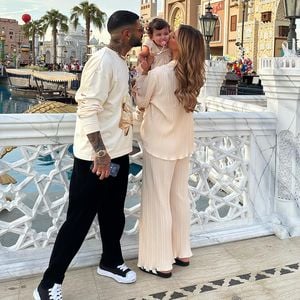 Farina Opoku teilt seltenes Familienfoto mit Pouya und Nola